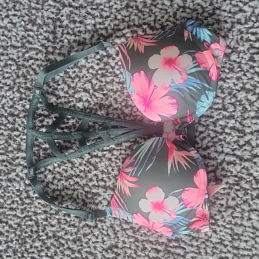 PINK by Victorias Secret Wear Everywhere Pushup Bra Size 32A